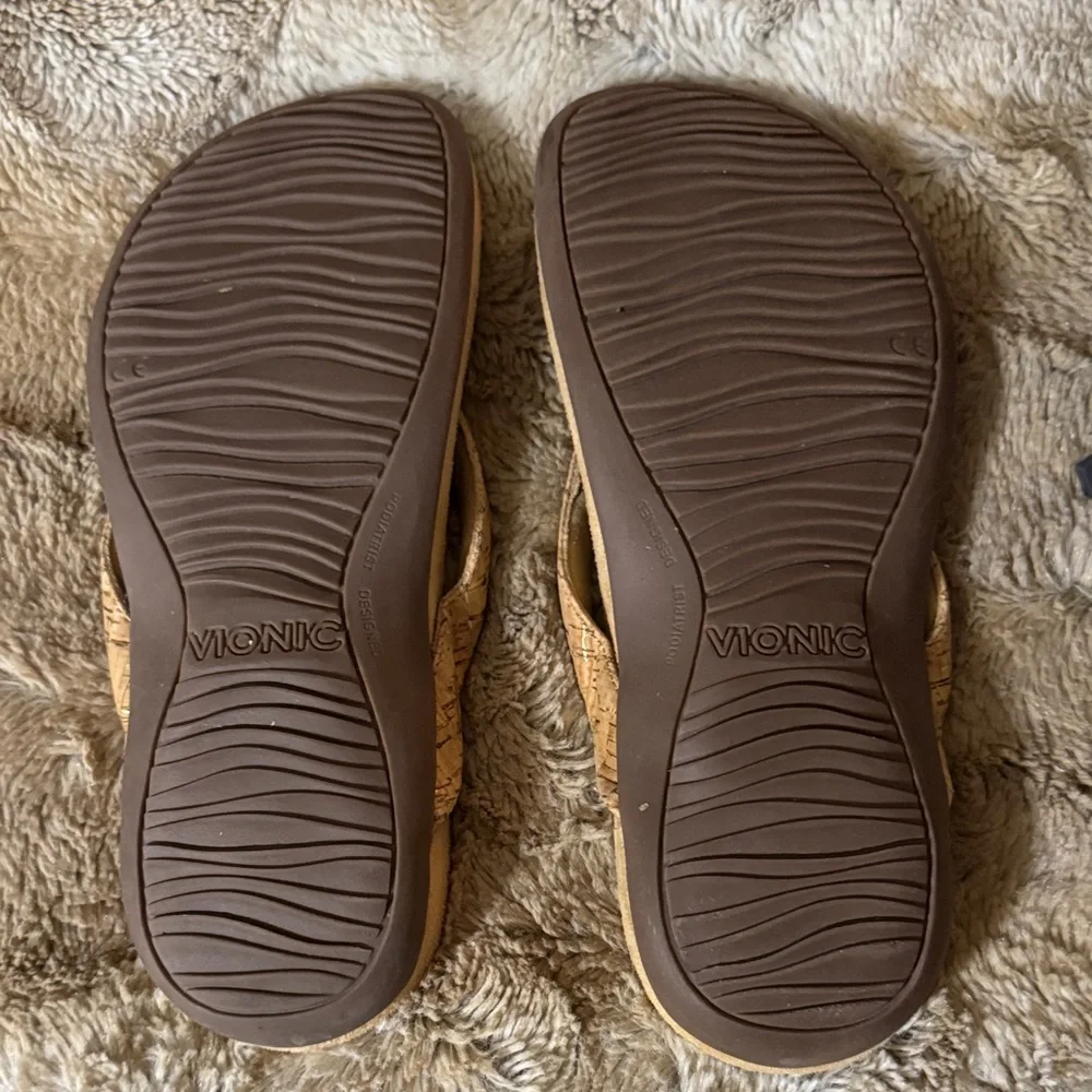 Vionic Beige Women's Sandals - Size 6 - Picture 2 of 4